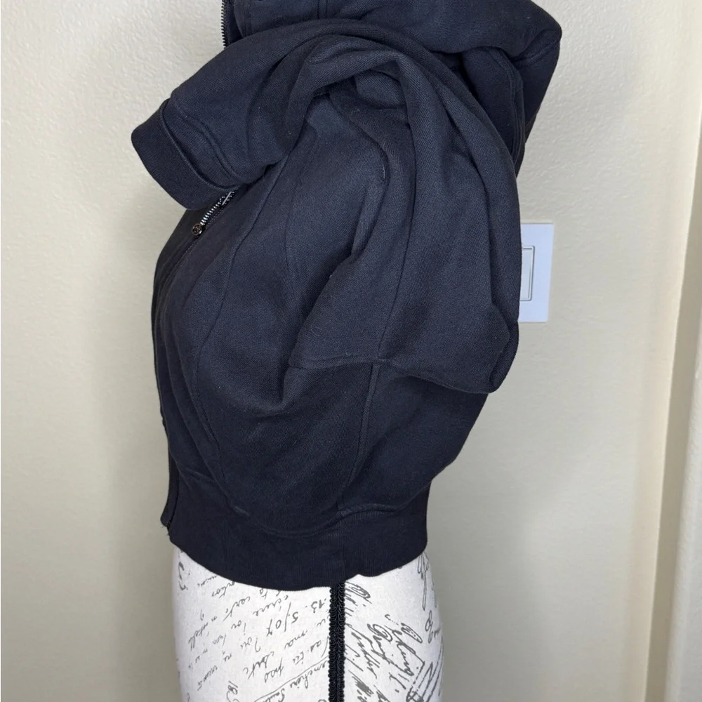 Lululemon Scuba Full-zipped Cropped Hoodie in a Black, like new. - Picture 5 of 7